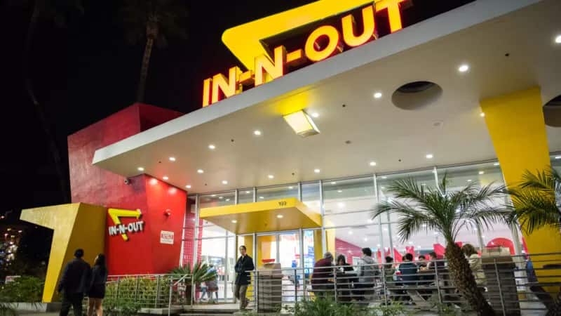 what time does in n out close