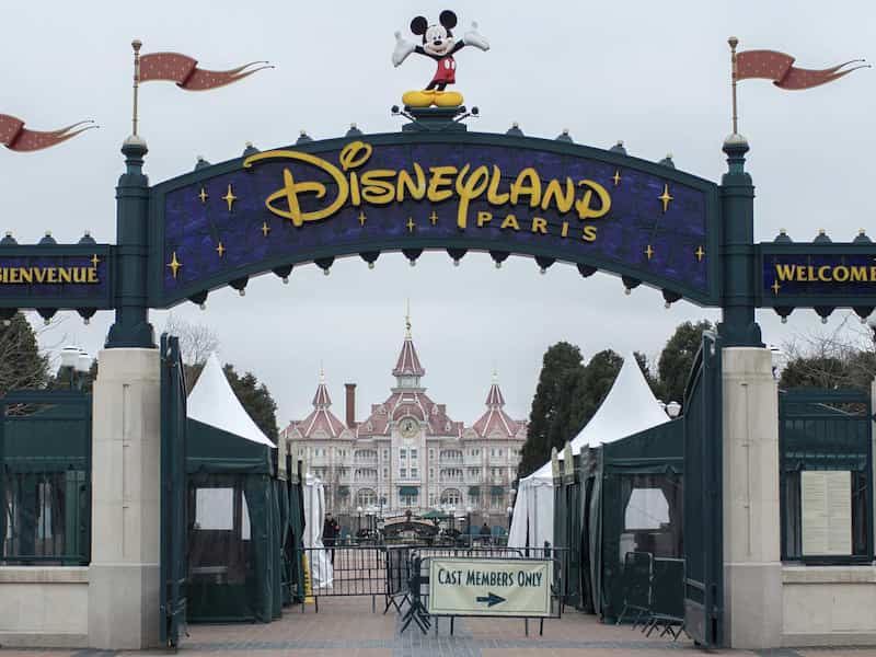 What Time Does Disneyland Close