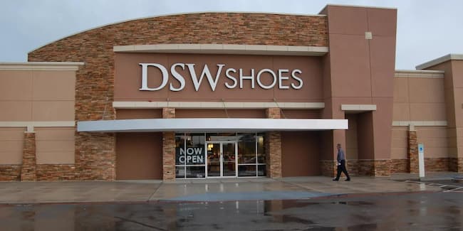 what time does dsw close today