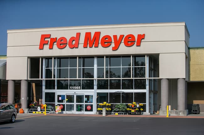 what time does fred meyer close 