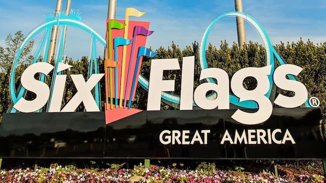 what time does six flags close today 