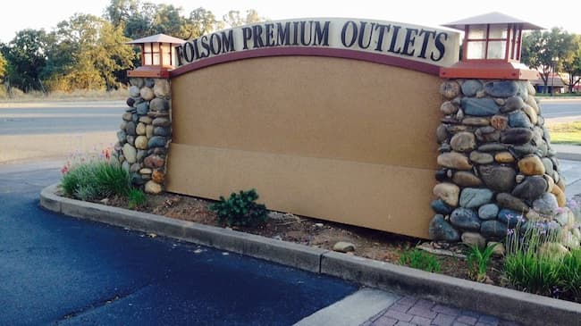  what time does the folsom outlets close 